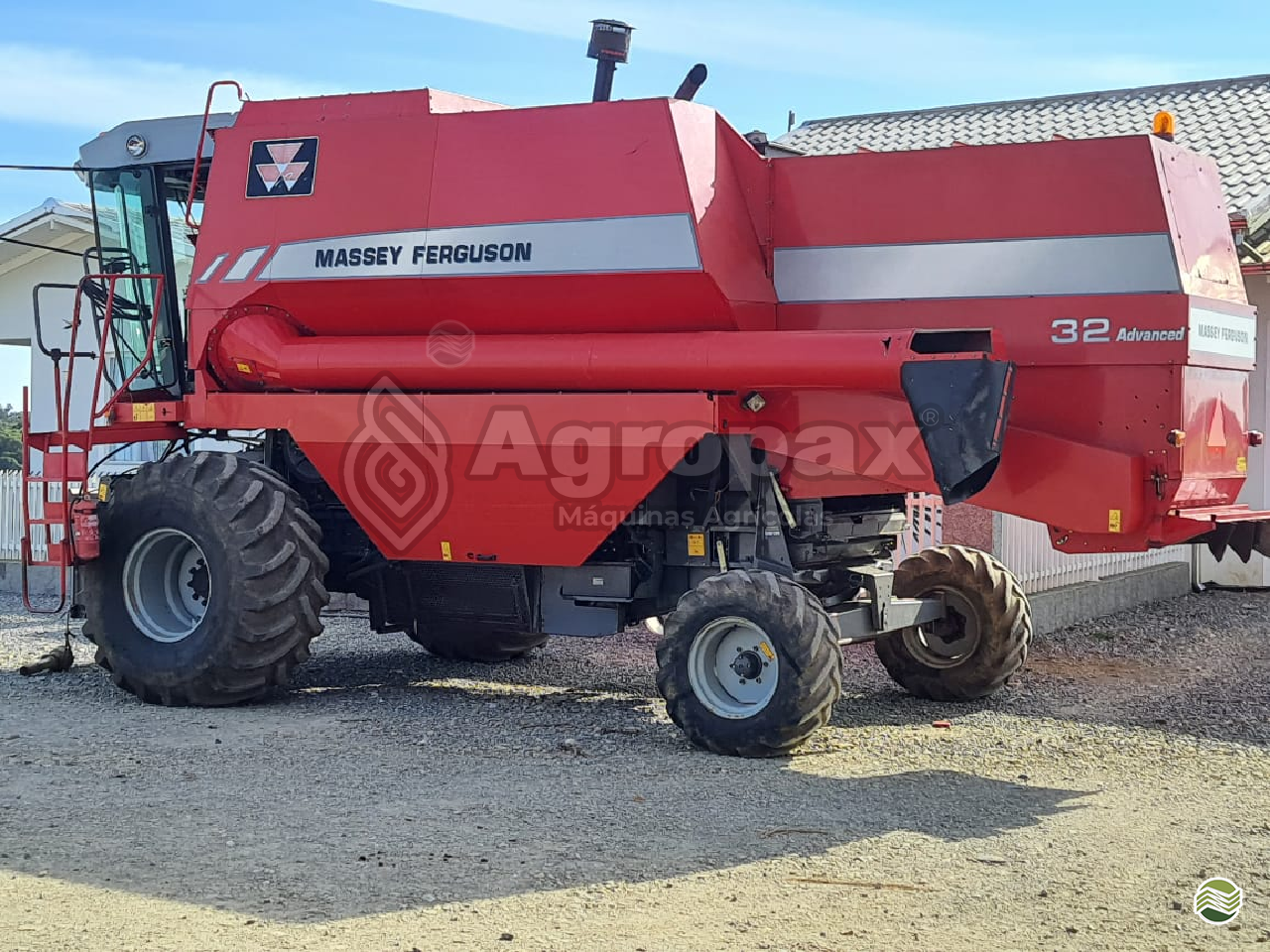 COLHEITADEIRA MASSEY FERGUSON MF 32 Agropax Máquinas Agrícolas TIBAGI PARANÁ PR